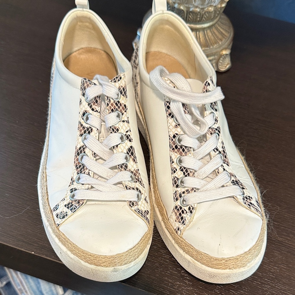 Vionic sneakers